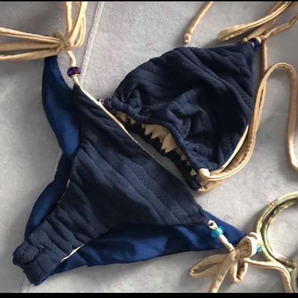 Bikini - Picture 1 of 3